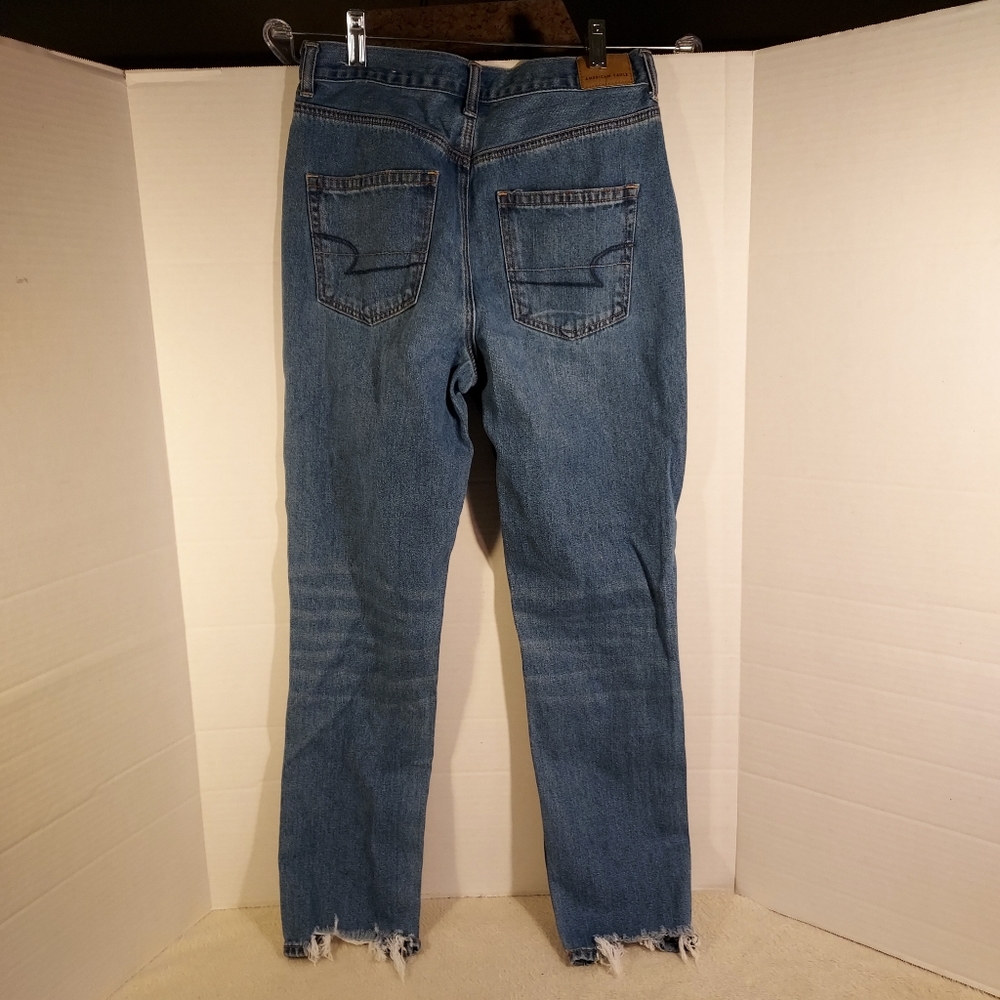 AE Mom distressed jeans size 4 - Picture 2 of 5